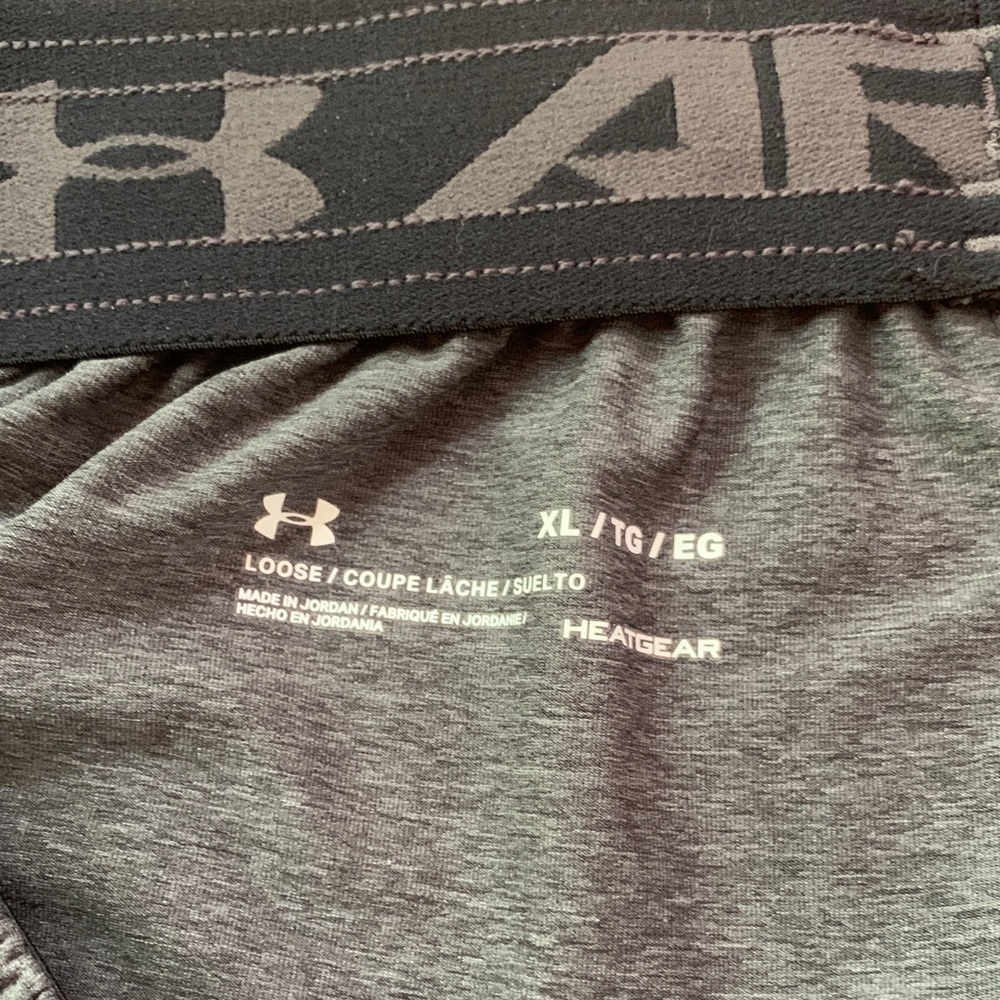 3 Under Armour Men's Athletic Shorts in Black and Gray - Picture 3 of 8